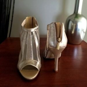 Gold pumps